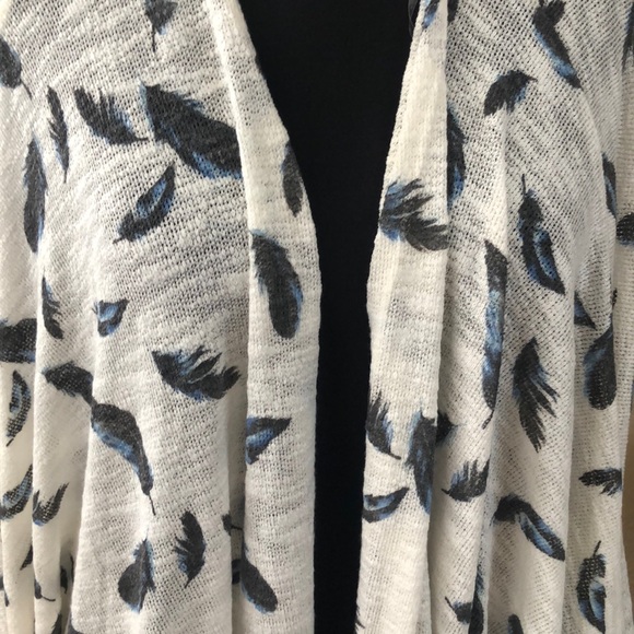 Adora Feather Cardigan Medium - Picture 5 of 6